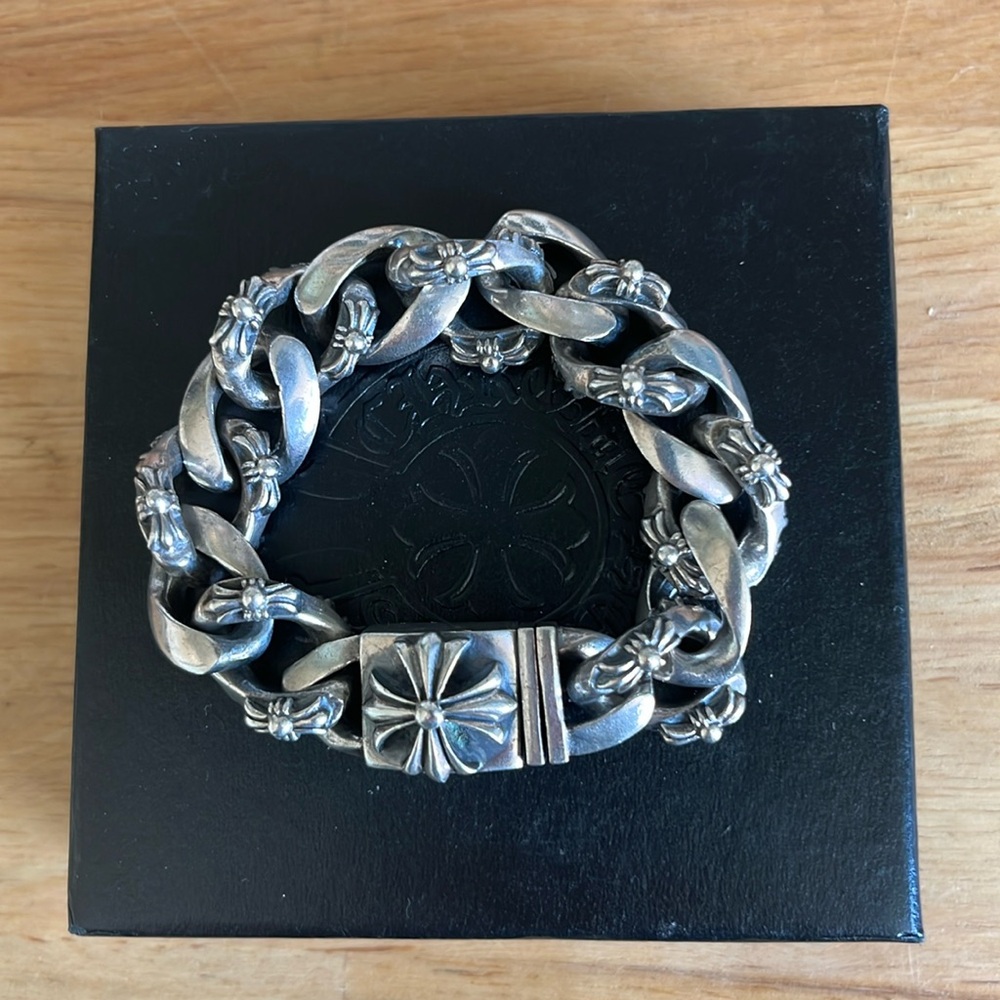 AUTHENTIC ORIGINAL CHROME HEARTS FANCY BRACELET
NOT FAKE!!!